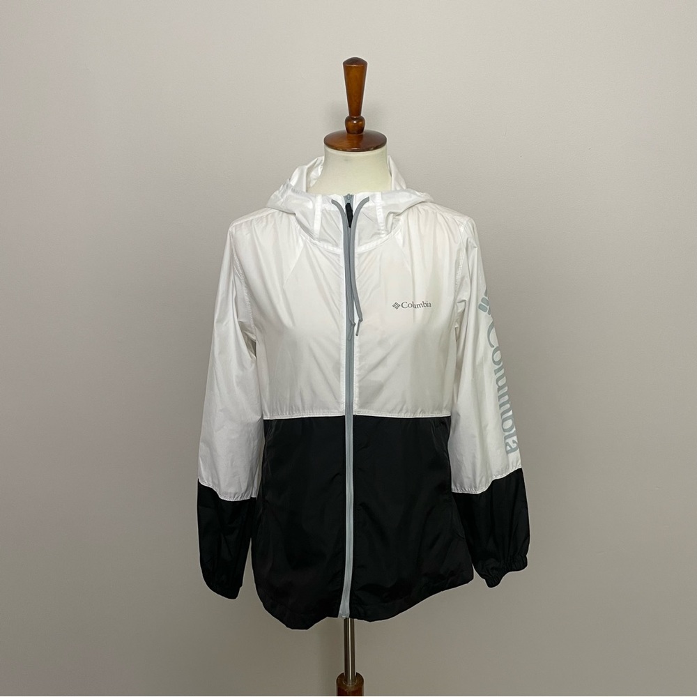 Columbia Jacket Windbreaker Hooded Full Zip Pockets Spell Out White Black Grey